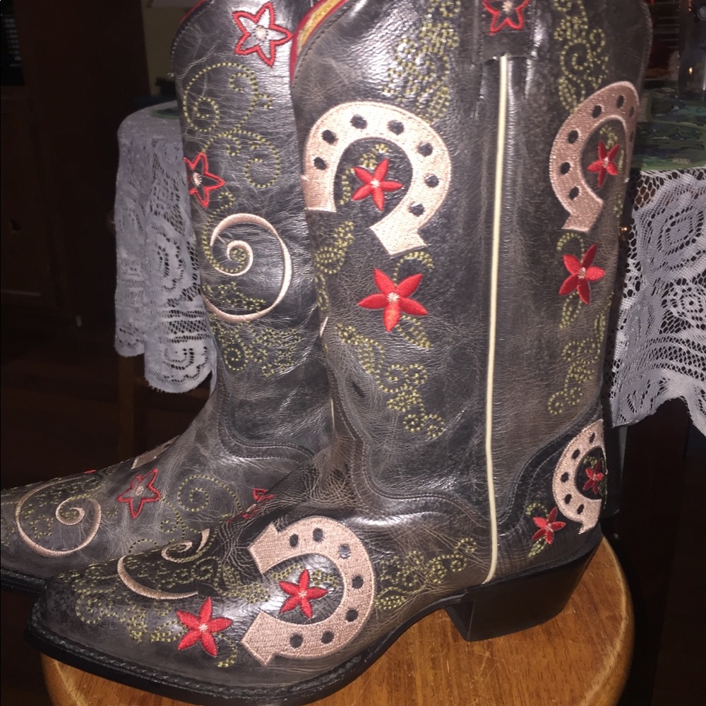 JB Dillon embroidered horse shoe boots